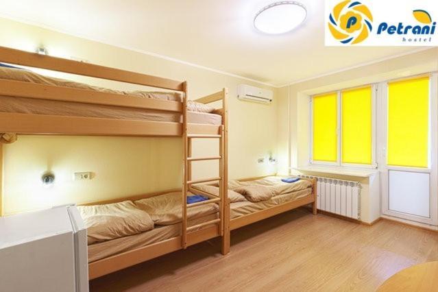 קייב Petrani Hostel מראה חיצוני תמונה