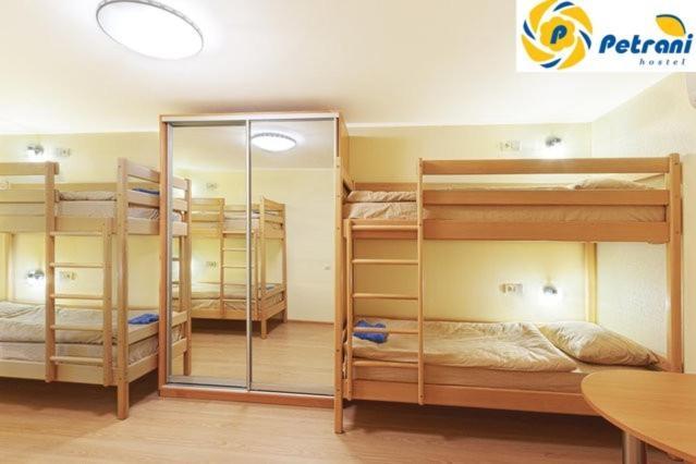 קייב Petrani Hostel מראה חיצוני תמונה