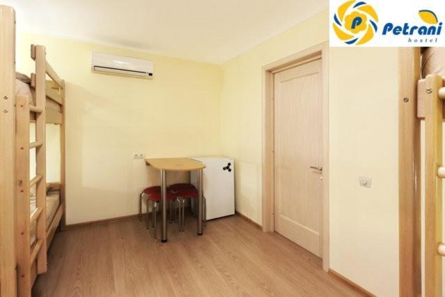קייב Petrani Hostel מראה חיצוני תמונה